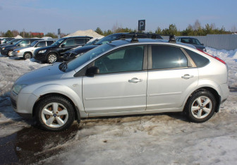 Подержанный автомобиль Ford Focus Hatchback 2005 года (4 фото)