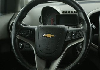 Подержанный автомобиль Chevrolet Aveo Sedan 2012 года (16 фото)