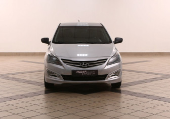 Подержанный автомобиль Hyundai Solaris Sedan 2015 года (3 фото)