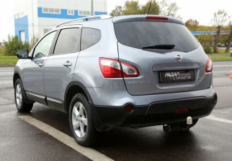 Подержанный автомобиль Nissan Qashqai+2 2011 года (4 фото)