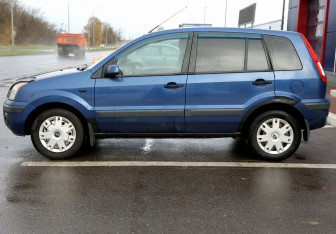 Подержанный автомобиль Ford Fusion 2008 года (8 фото)