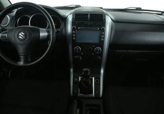 Подержанный автомобиль Suzuki Grand Vitara 2010 года (12 фото)