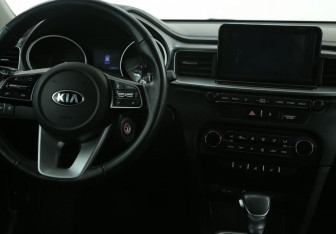 Подержанный автомобиль Kia Ceed Wagon 2019 года (24 фото)