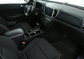 Подержанный автомобиль Kia Sportage 2017 года (16 фото)