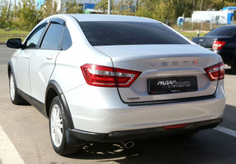 Подержанный автомобиль LADA (ВАЗ) Vesta Sedan 2018 года (4 фото)