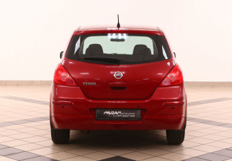 Подержанный автомобиль Nissan Tiida Hatchback 2012 года (5 фото)