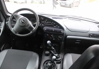 Подержанный автомобиль Chevrolet Niva 2011 года (12 фото)
