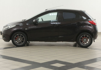 Подержанный автомобиль Mazda 2 Hatchback 2008 года (7 фото)