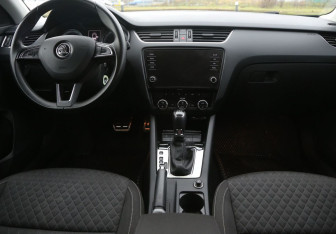 Подержанный автомобиль Skoda Octavia Liftback 2017 года (12 фото)