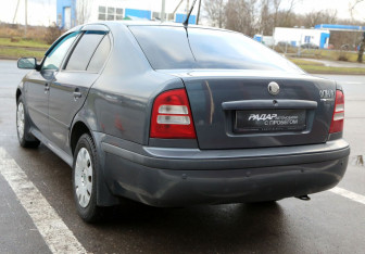 Подержанный автомобиль Skoda Octavia Liftback 2008 года (4 фото)