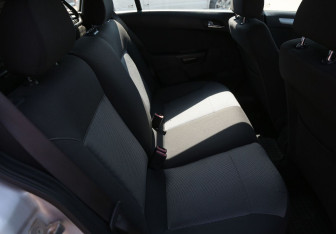 Подержанный автомобиль Opel Astra Wagon 2009 года (11 фото)