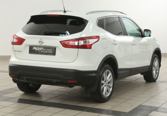 Подержанный автомобиль Nissan Qashqai 2014 года (4 фото)