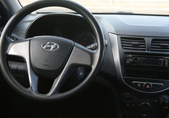 Подержанный автомобиль Hyundai Solaris Hatchback 2014 года (14 фото)