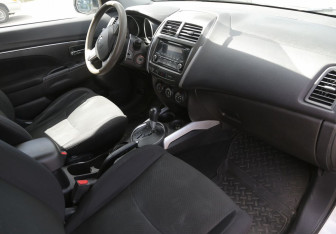Подержанный автомобиль Mitsubishi ASX 2013 года (9 фото)