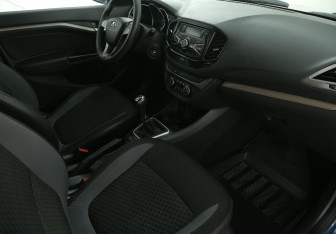 Подержанный автомобиль LADA (ВАЗ) Vesta Sedan 2016 года (9 фото)