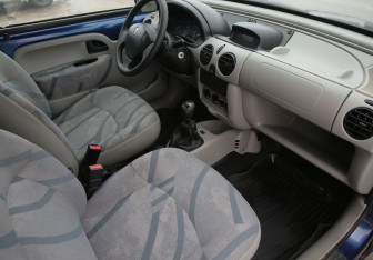 Подержанный автомобиль Renault Kangoo 2002 года (9 фото)