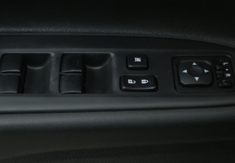 Подержанный автомобиль Mitsubishi Outlander 2012 года (17 фото)