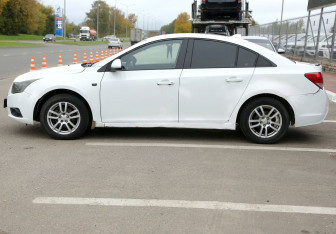 Подержанный автомобиль Chevrolet Cruze Sedan 2012 года (8 фото)