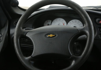 Подержанный автомобиль Chevrolet Niva 2006 года (17 фото)