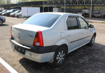Подержанный автомобиль Renault Logan Sedan 2008 года (7 фото)