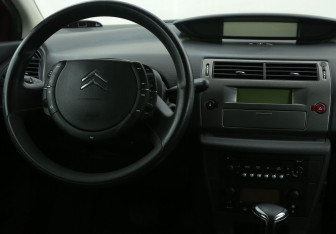 Подержанный автомобиль Citroen C4 Hatchback 2010 года (14 фото)