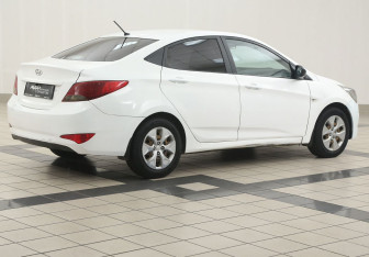 Подержанный автомобиль Hyundai Solaris Sedan 2015 года (4 фото)