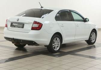 Подержанный автомобиль Skoda Rapid Liftback 2017 года (4 фото)