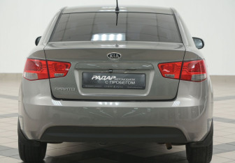Подержанный автомобиль Kia Cerato Sedan 2010 года (3 фото)