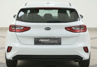 Подержанный автомобиль Kia Ceed Hatchback 2018 года (3 фото)