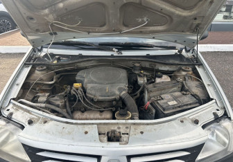 Подержанный автомобиль Renault Logan Sedan 2006 года (15 фото)