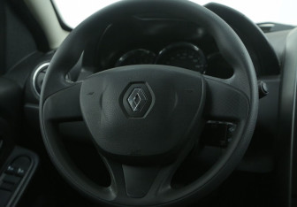 Подержанный автомобиль Renault Duster 2016 года (16 фото)