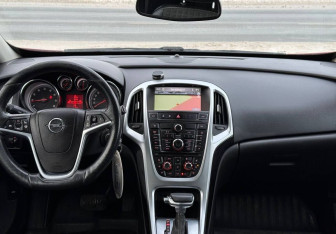 Подержанный автомобиль Opel Astra Hatchback 2013 года (8 фото)