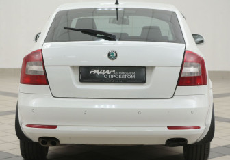 Подержанный автомобиль Skoda Octavia Liftback 2011 года (3 фото)