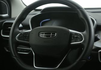 Подержанный автомобиль Geely Coolray 2023 года (16 фото)