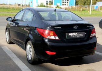 Подержанный автомобиль Hyundai Solaris Sedan 2013 года (4 фото)