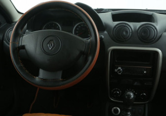 Подержанный автомобиль Renault Duster 2014 года (14 фото)