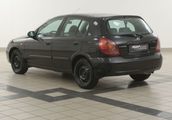 Подержанный автомобиль Nissan Almera Hatchback 2005 года (2 фото)