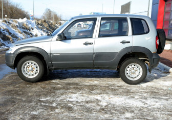 Подержанный автомобиль Chevrolet Niva 2014 года (8 фото)