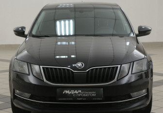 Подержанный автомобиль Skoda Octavia Liftback 2019 года (6 фото)
