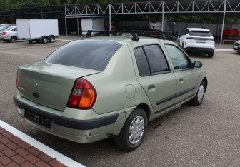 Подержанный автомобиль Renault Symbol 2002 года (7 фото)