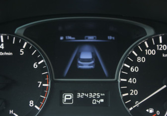 Подержанный автомобиль Nissan Pathfinder 2015 года (21 фото)