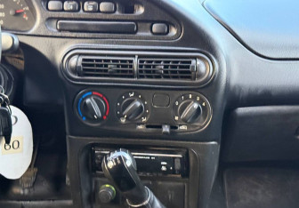 Подержанный автомобиль Chevrolet Niva 2011 года (12 фото)