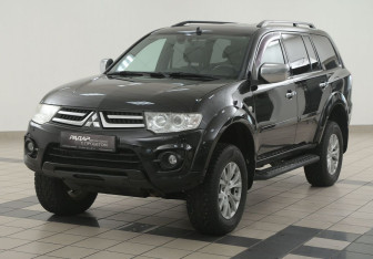 Подержанный автомобиль Mitsubishi Pajero Sport 2014 года (8 фото)