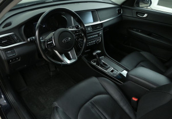 Подержанный автомобиль Kia Optima Sedan 2019 года (13 фото)