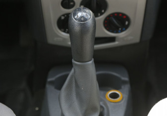 Подержанный автомобиль Renault Logan Sedan 2008 года (13 фото)