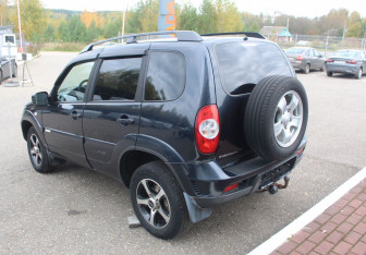 Подержанный автомобиль Chevrolet Niva 2011 года (5 фото)