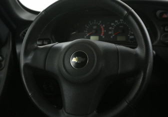 Подержанный автомобиль Chevrolet Niva 2012 года (16 фото)