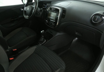 Подержанный автомобиль Renault Kaptur 2019 года (9 фото)