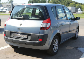 Подержанный автомобиль Renault Scenic 2006 года (6 фото)