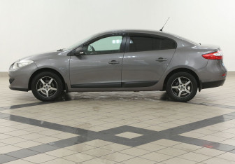 Подержанный автомобиль Renault Fluence 2012 года (7 фото)
